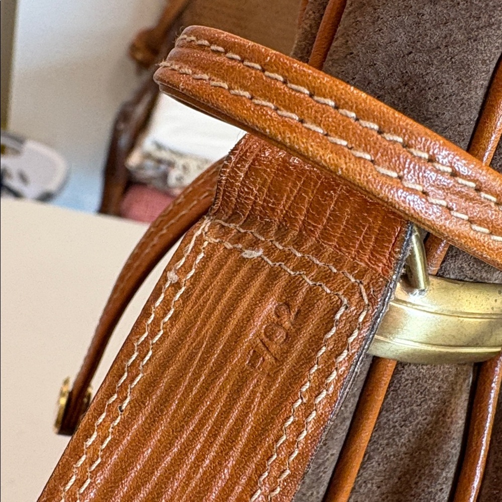 Celine Vintage Suede Leather Bucket Bag—STUNNING!! Excellent Condition!! - Picture 4 of 13